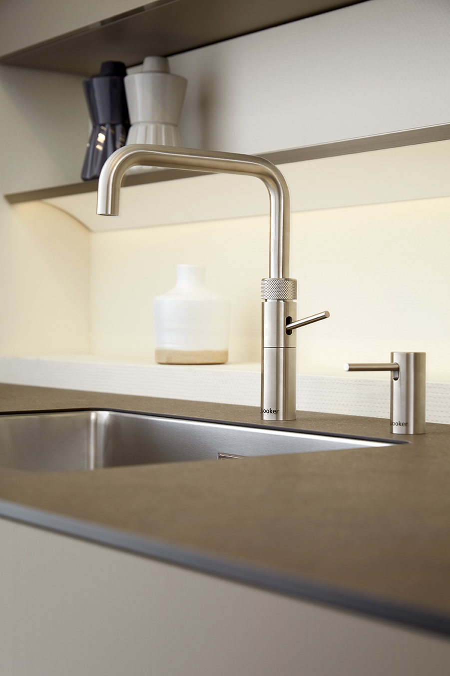 Foto: Keller keuken Crystal hoogglans klei DETAIL 4