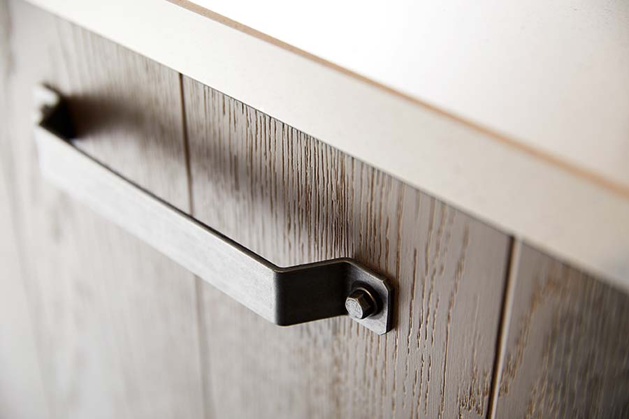 Foto: Landelijke keuken keller keukens Wildenborch beits grijs 3