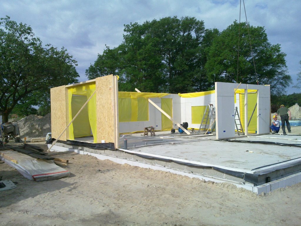 Foto: 12 Almelo  Wanden staan