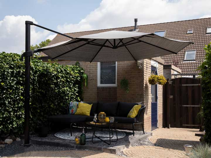 Foto: Coolfit zweefparasol 1