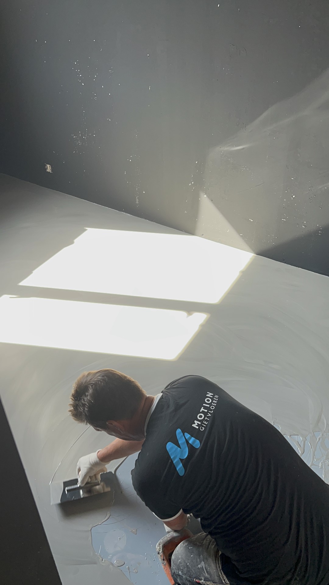 Foto: Gietvloer leggen mix