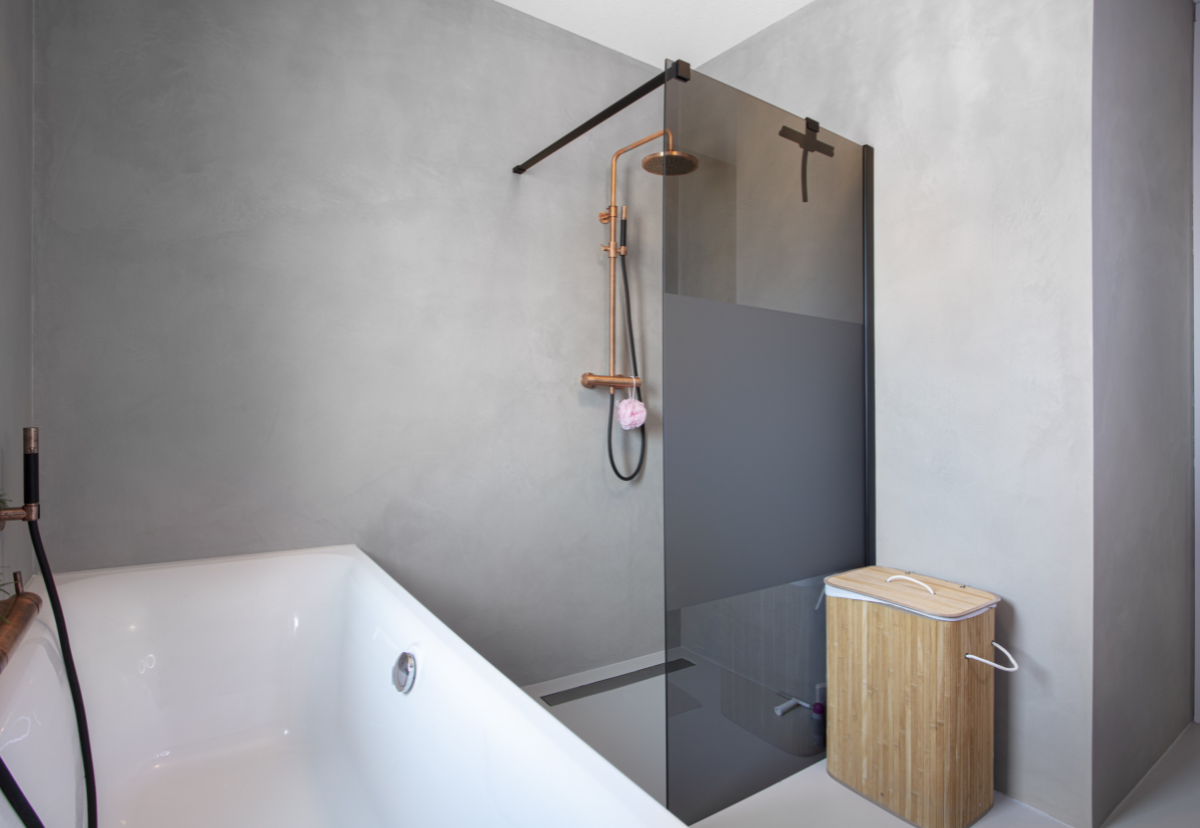 Foto: Microcement wandafwerking badkamer