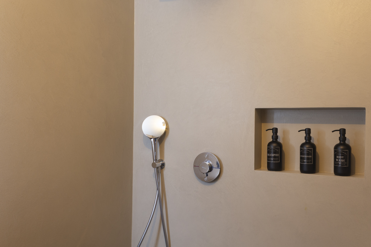 Foto: Microcement Quartz badkamer wand 10