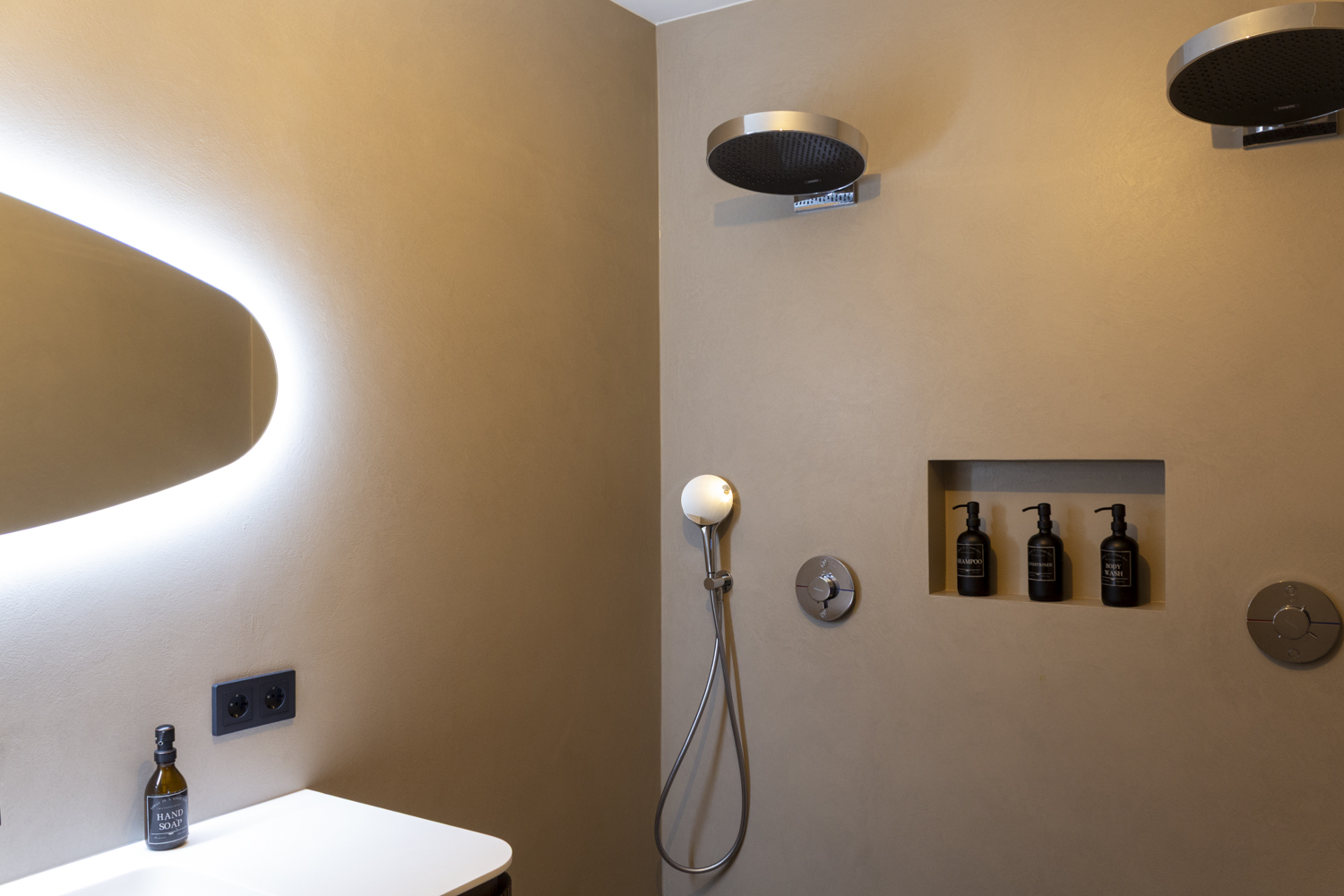 Foto: Microcement Quartz badkamer wand 16