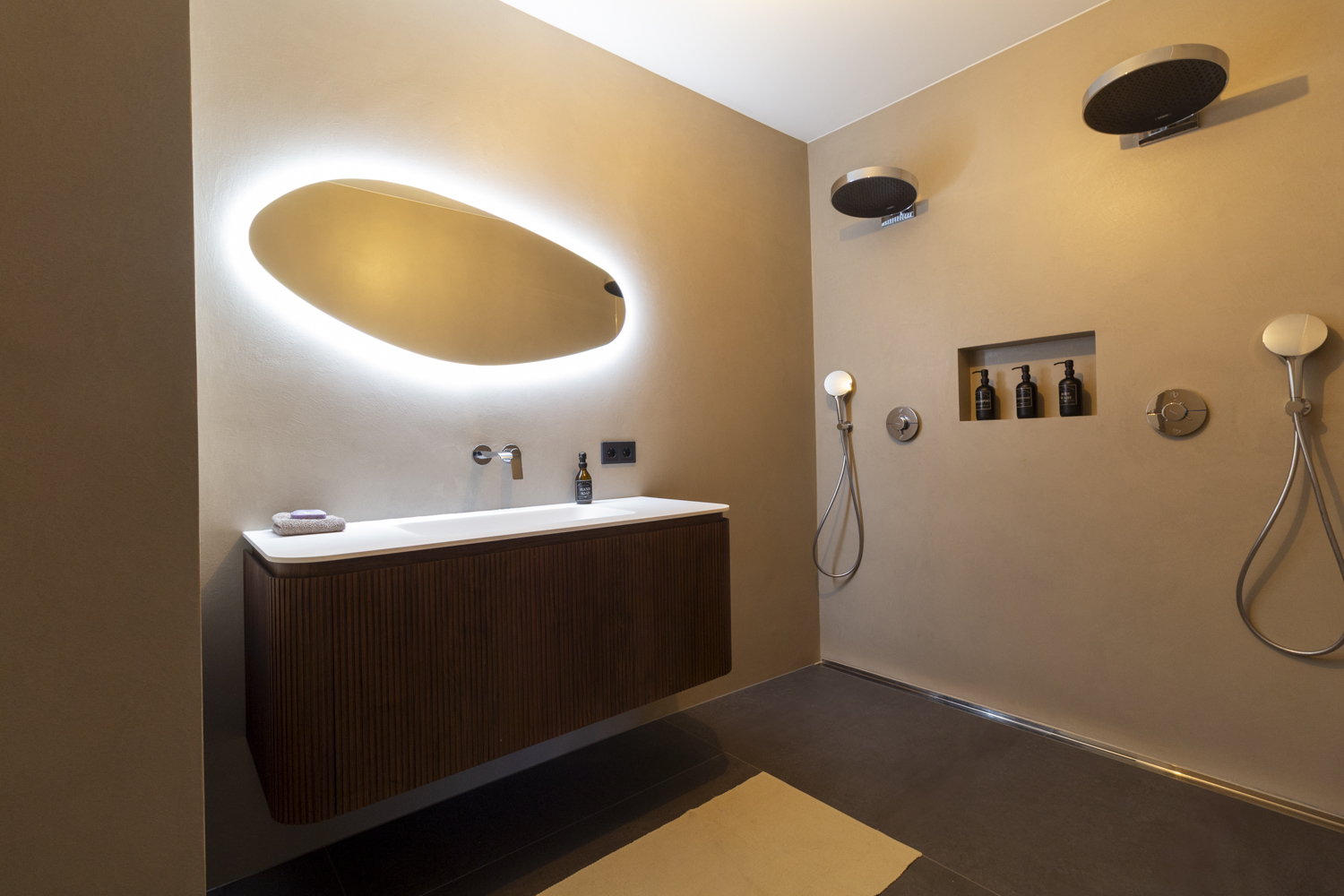 Foto: Microcement Quartz badkamer wand 26