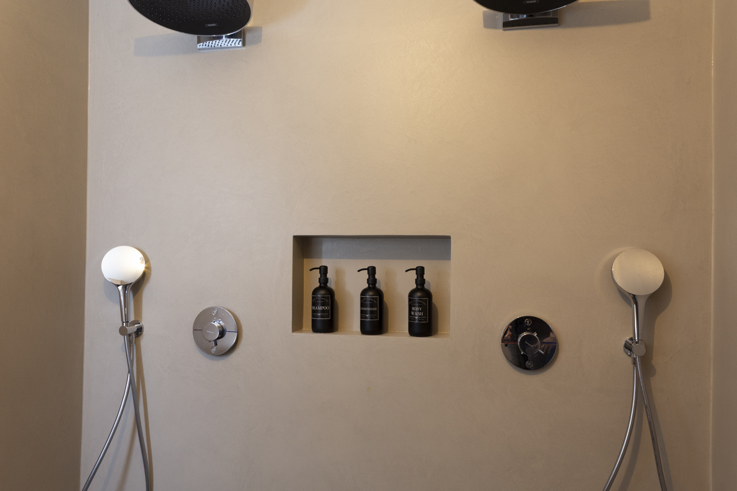 Foto: Microcement Quartz badkamer wand 9