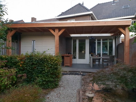 Foto : Houten veranda’s op maat: stijlvol buitenleven in uw tuin