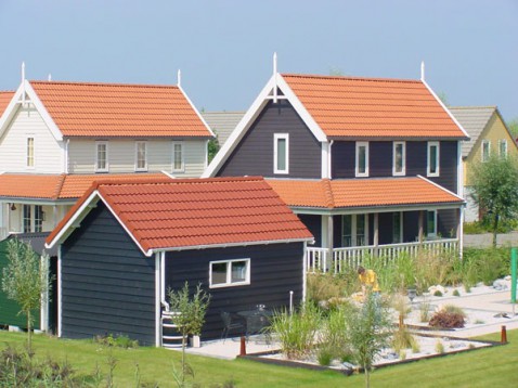 Foto : Op maat gemaakte houten chalets voor leven, werken en ontspannen