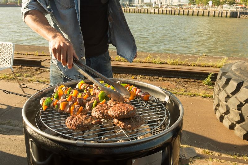 Foto : De beste tips voor een geslaagde BBQ in de tuin!