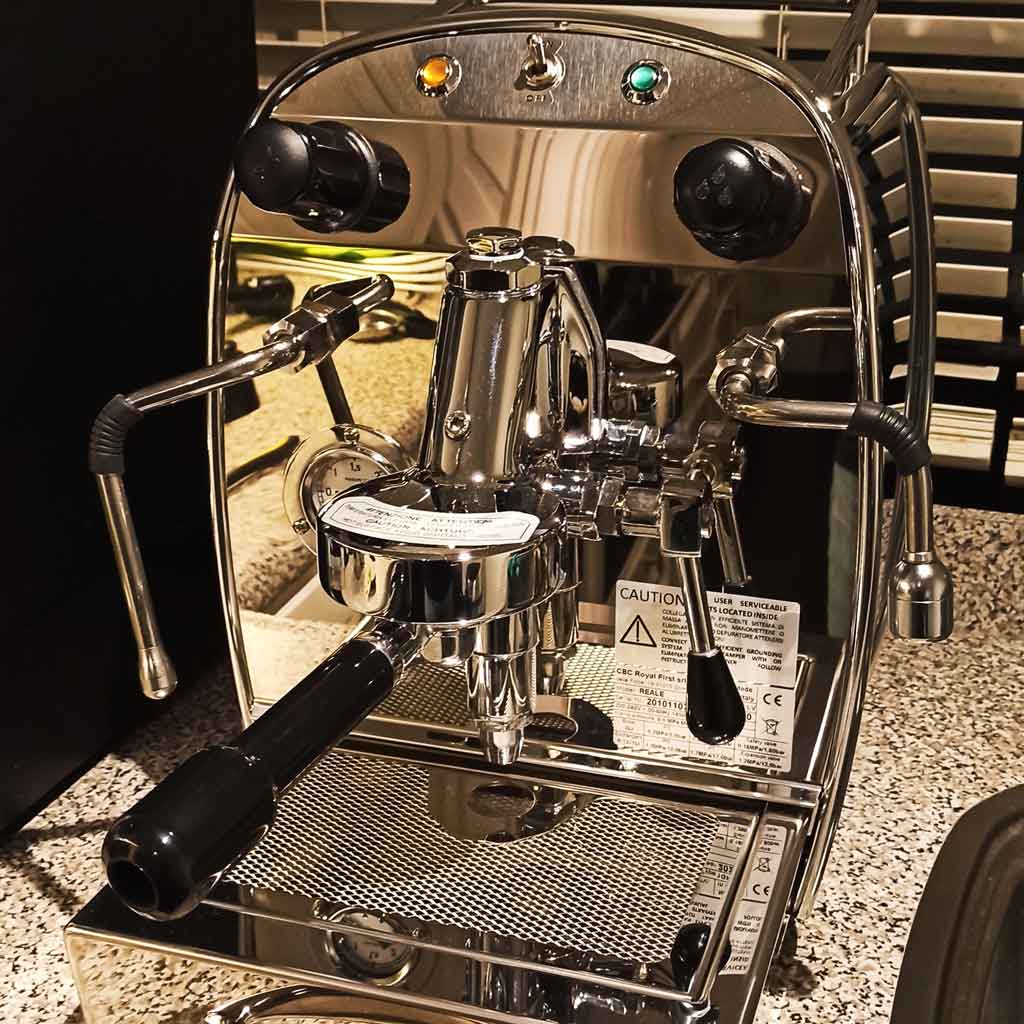 Foto: reale back espresso machine