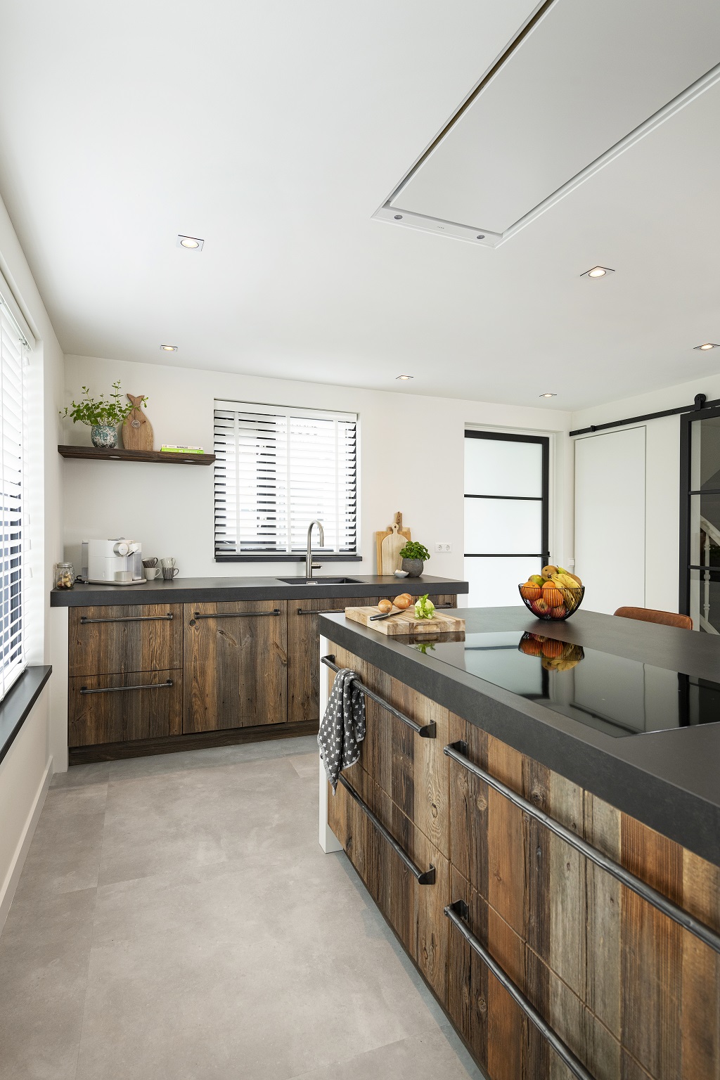 Foto : Moderne barnwood keuken van RestyleXL