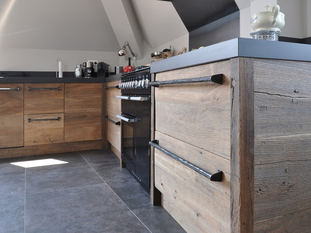 2-RestyleXL-industriele-industrieel-keuken-zwart-staal-beton-oud-hout-aanrechtblad-industrial-kitchen-wood