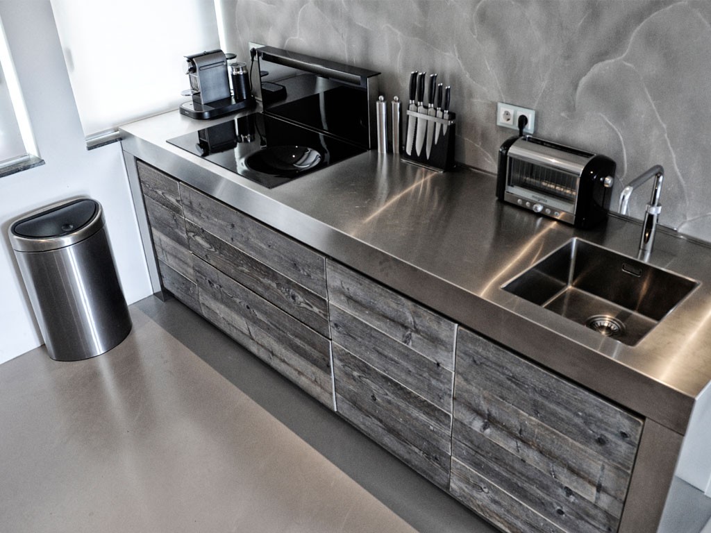 Foto: Design keuken oud hout RVS