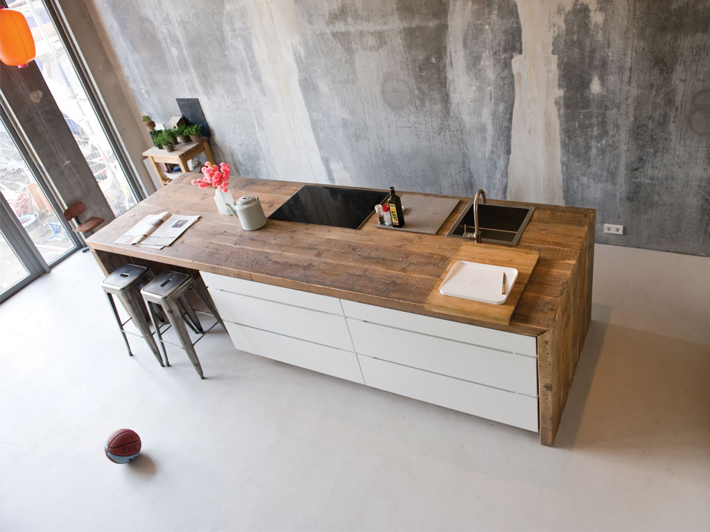 Foto: Maatwerk keukeneiland hooglans oud hout