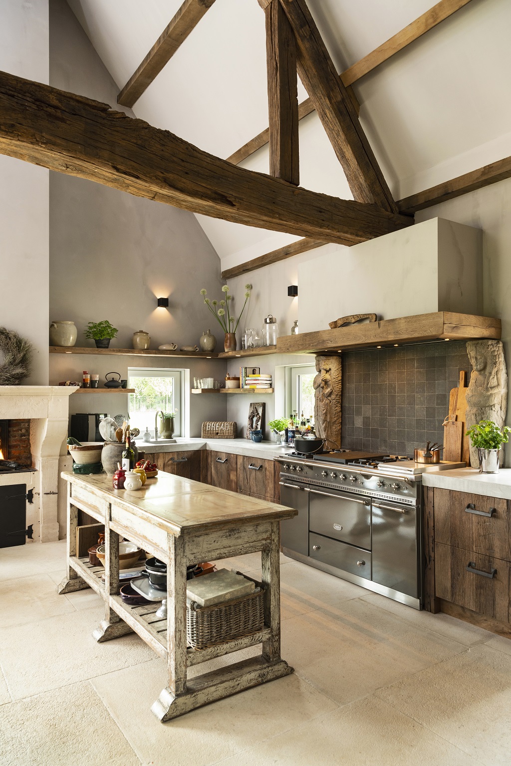 Foto : Keuken van massief oud eikenhout
