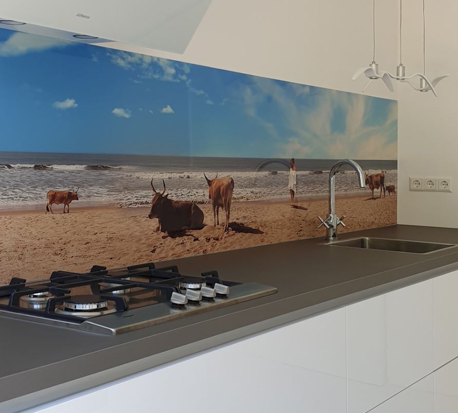 Wat is er mis telex Nauwgezet Personaliseer je keuken met een spatscherm op maat! - achterwand - keuken -  WONEN.nl