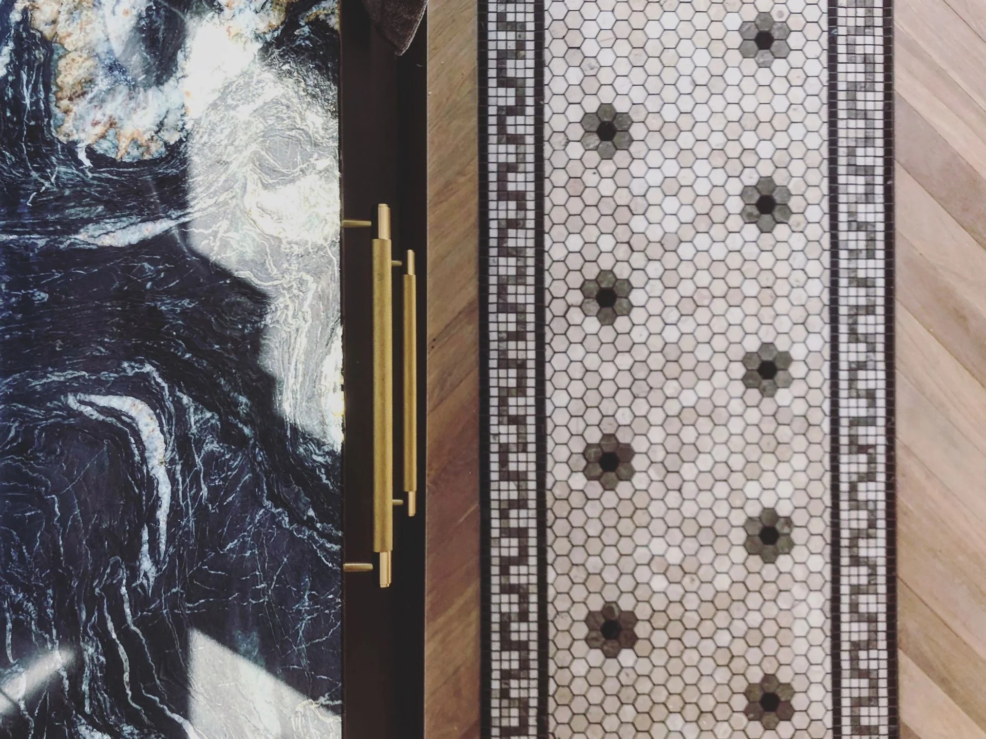 Foto: mosaic hexagon plain bottocino flower insert border half pattern keuken 1216295013214638 d049070f 8561 4728 86ff 98761e8771c9
