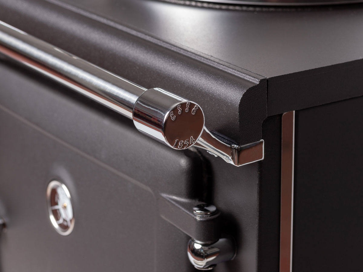 Foto: ESSE 990 Hybrid ingezoomd op rail