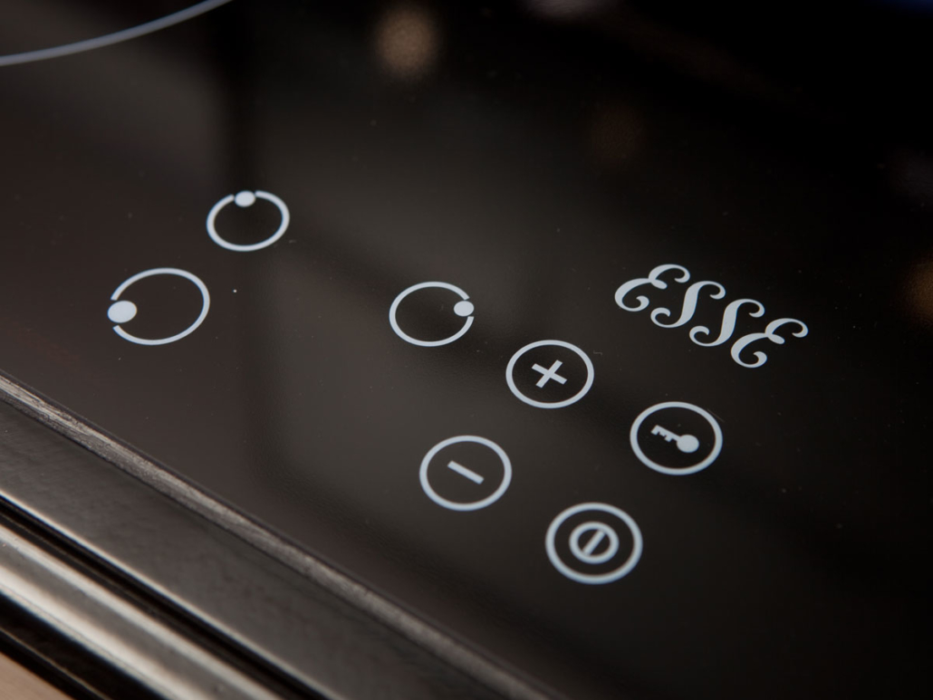 Foto: Wonennl esse plus 500 induction hob controls 1030x773