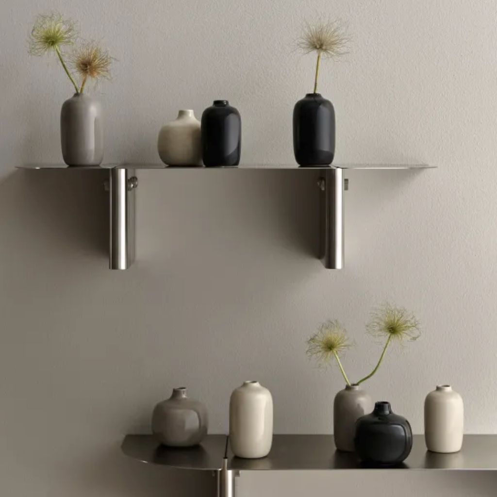Foto : CEOLA van blomus: stijlvolle vazen voor een rustig interieur