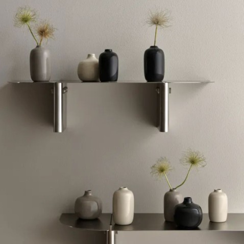 Foto : CEOLA van blomus: stijlvolle vazen voor een rustig interieur