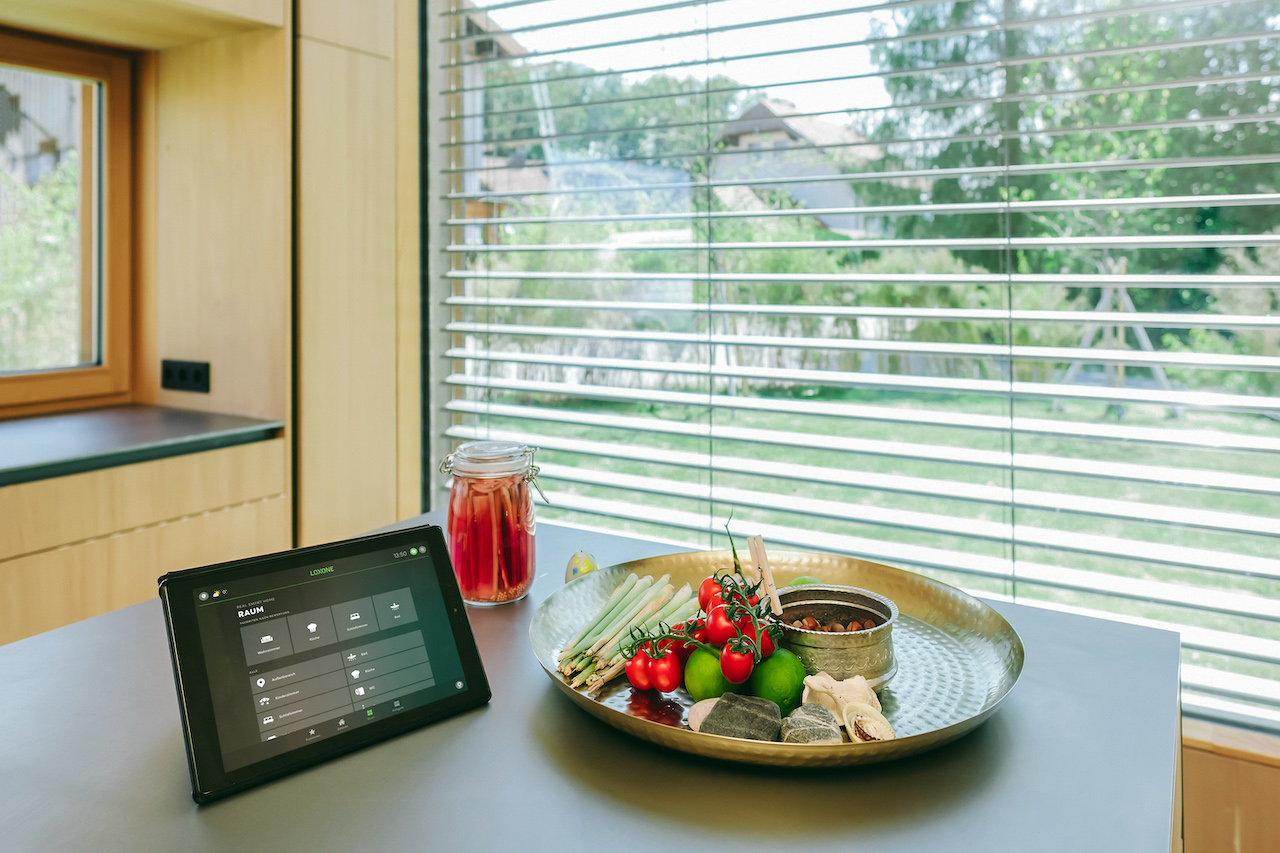 Foto:  c Loxone Mountain Top Case Study Kitchen Tablet App