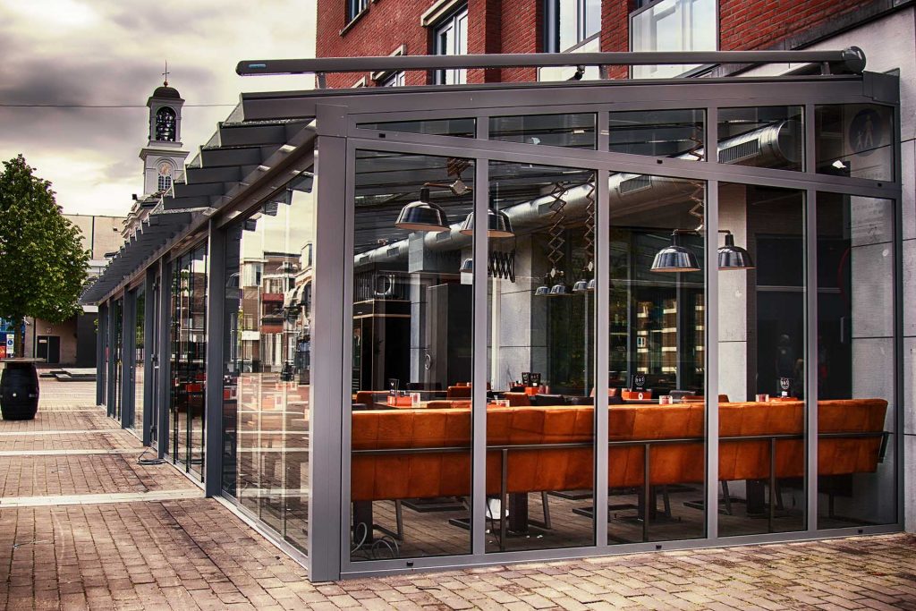 Foto: bas serre buiten 1024x683