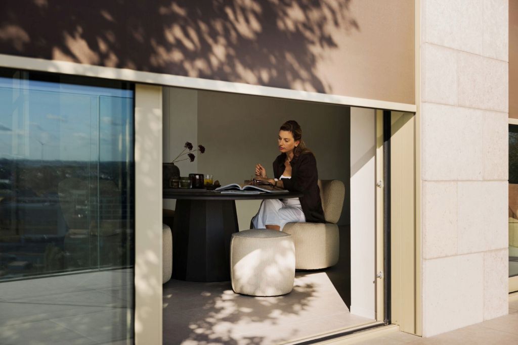 Foto: Office Fixscreen Waterfront Sun protection Campagne 0278 1500x1000pix