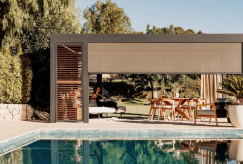 Foto : Vrijstaande Terrasoverkappingen van Renson: Comfort en Stijl in je Tuin