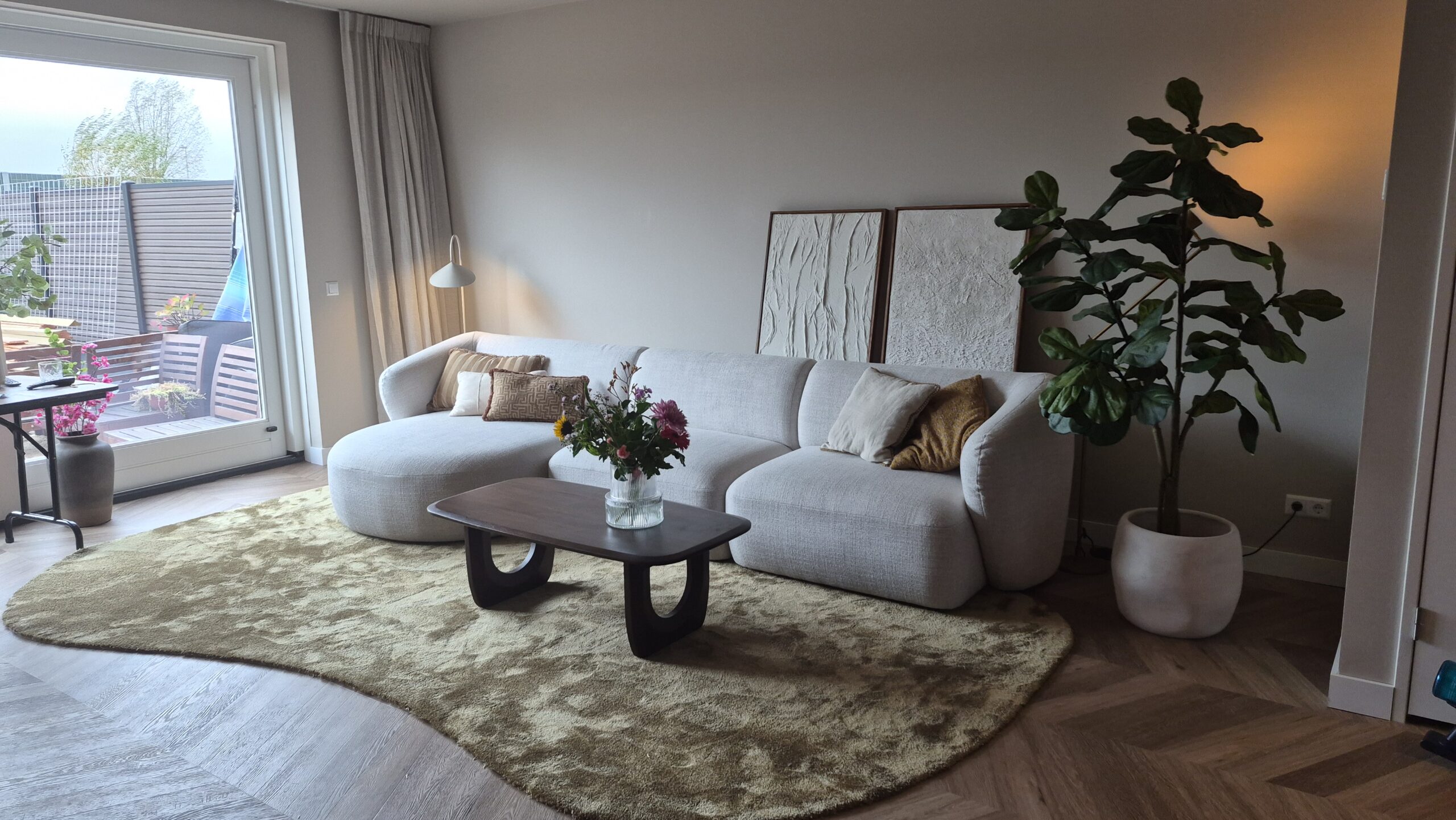 Foto : Een organisch vloerkleed op maat