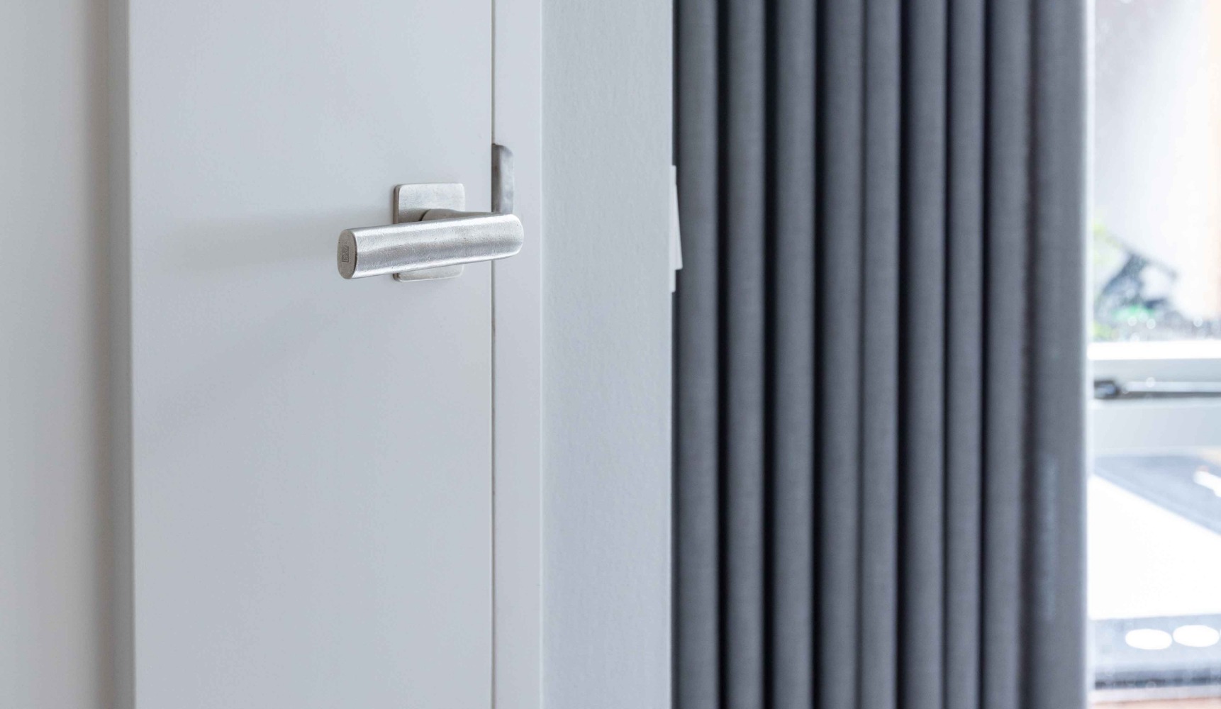 Foto: Topdeuren deurenshowroom binnendeur wit deurbeslag dauby tussenwoning barneveld