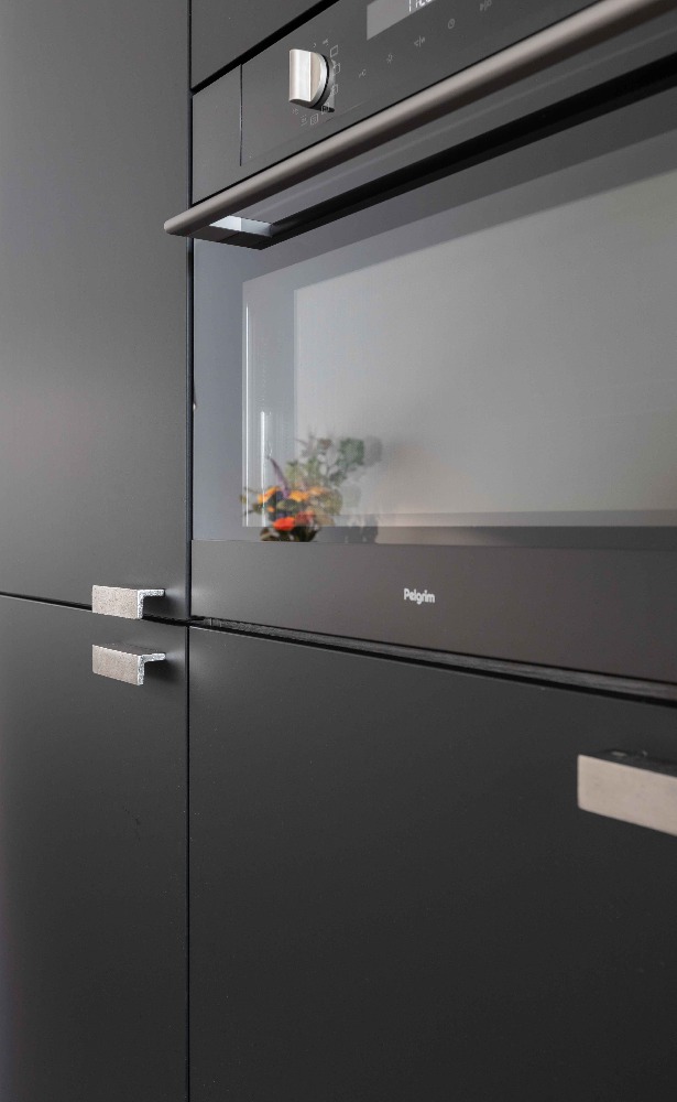 Foto: Topdeuren deurenshowroom binnendeur zwart wit deurbeslag deurgreep tussenwoning barneveld