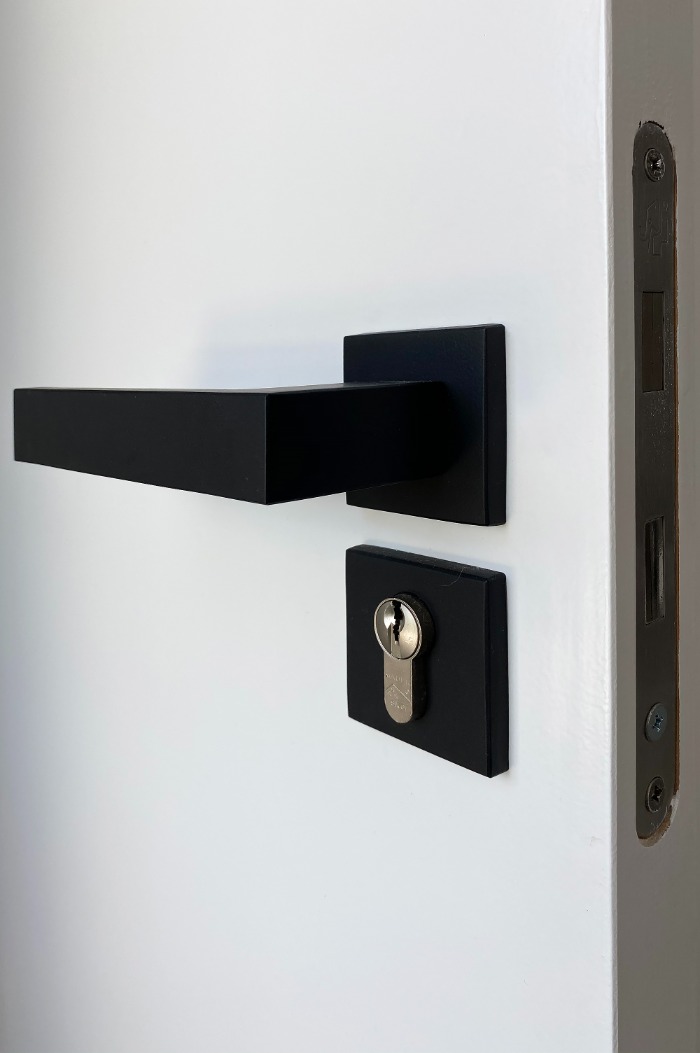 Foto: Topdeuren project veenendaal topsoluxe square formani deurbeslag zwart cilinderrozet vierkant rozet