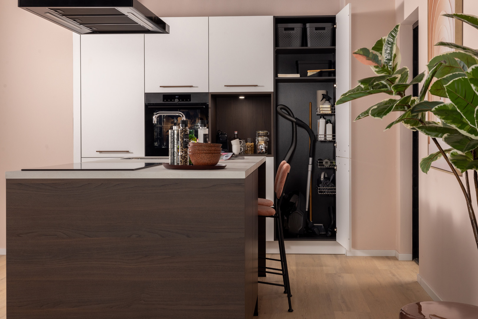 Foto: Atlas Kalkwit 18 Stofzuigerkast