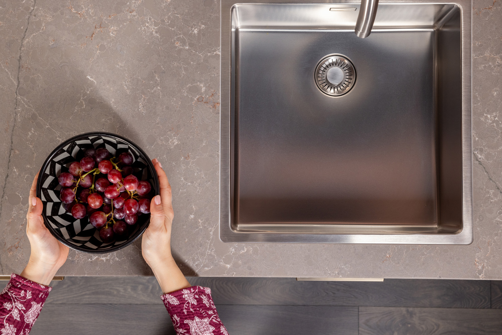 Foto: Brighton Coco 52 spoelbak handen