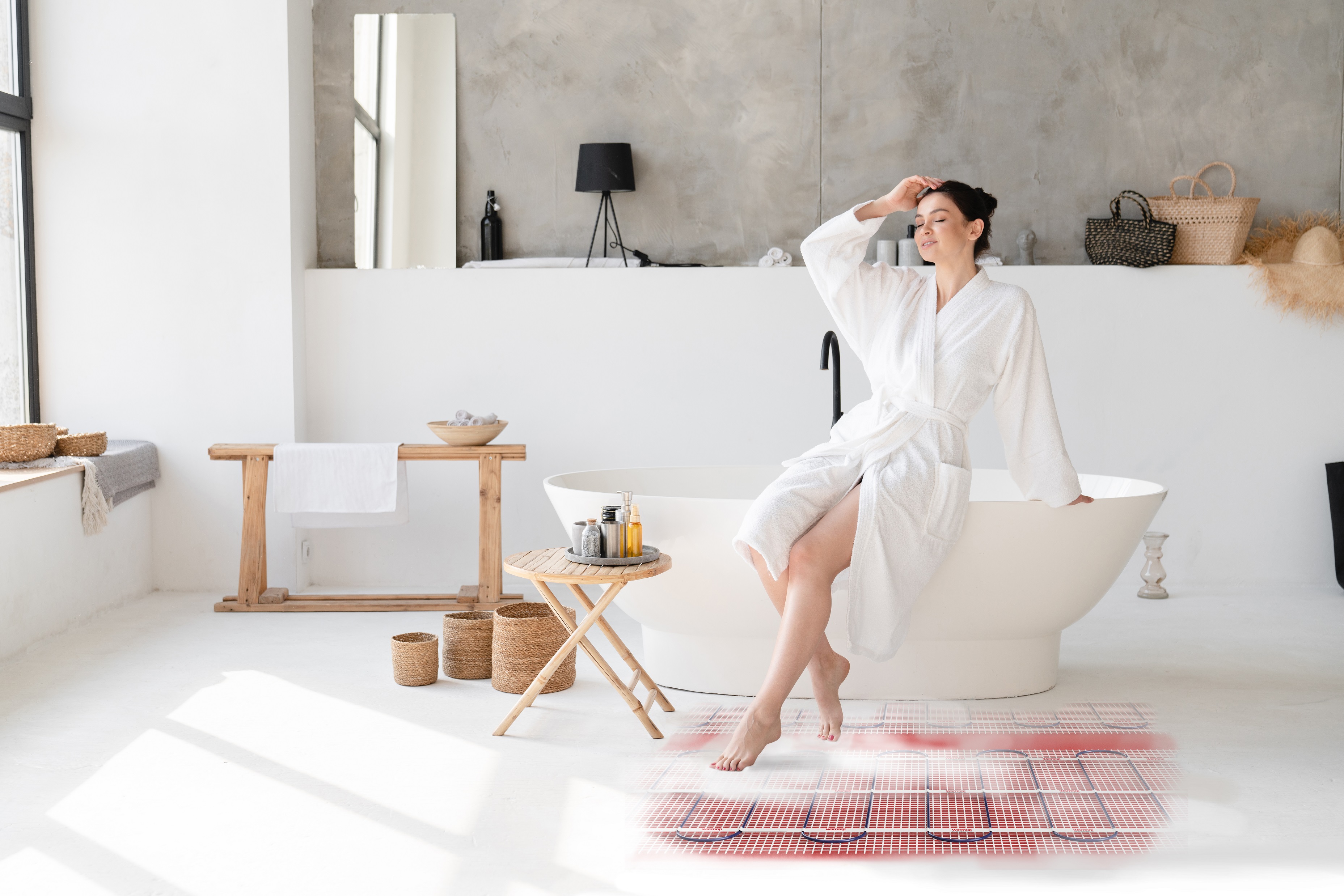 Foto: Woman in bathroom PVC Ultralight