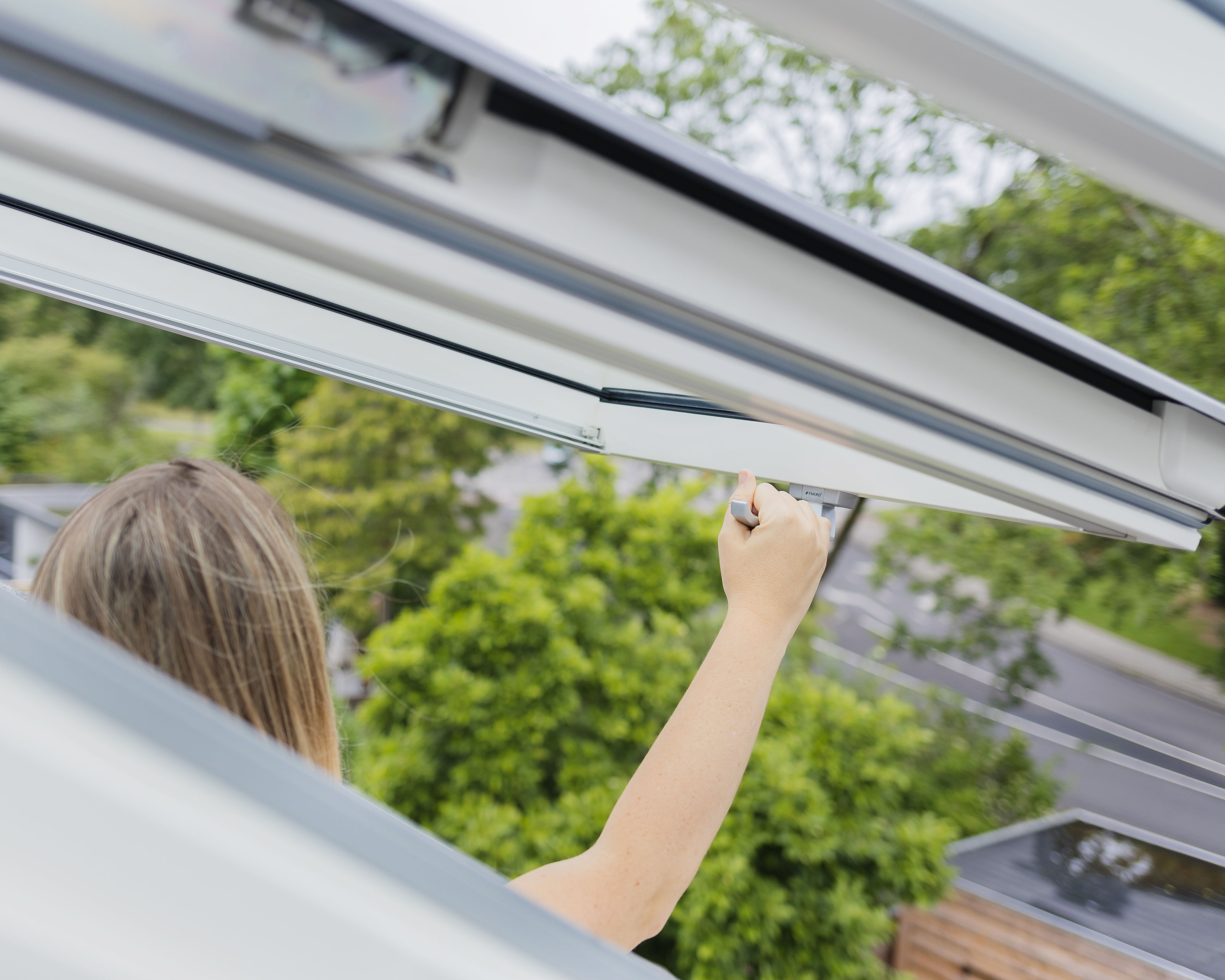 Foto: FAKRO uitzet tuimeldakramen   gebruiksgemak