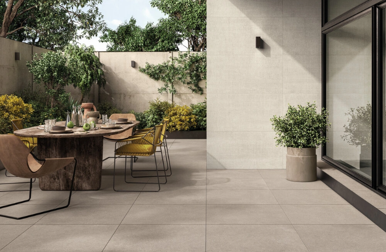 Foto : Tijdloze keramische tegels voor buitenruimtes