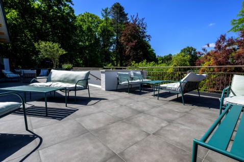 Foto : Tijdloze keramische tegels voor buitenruimtes