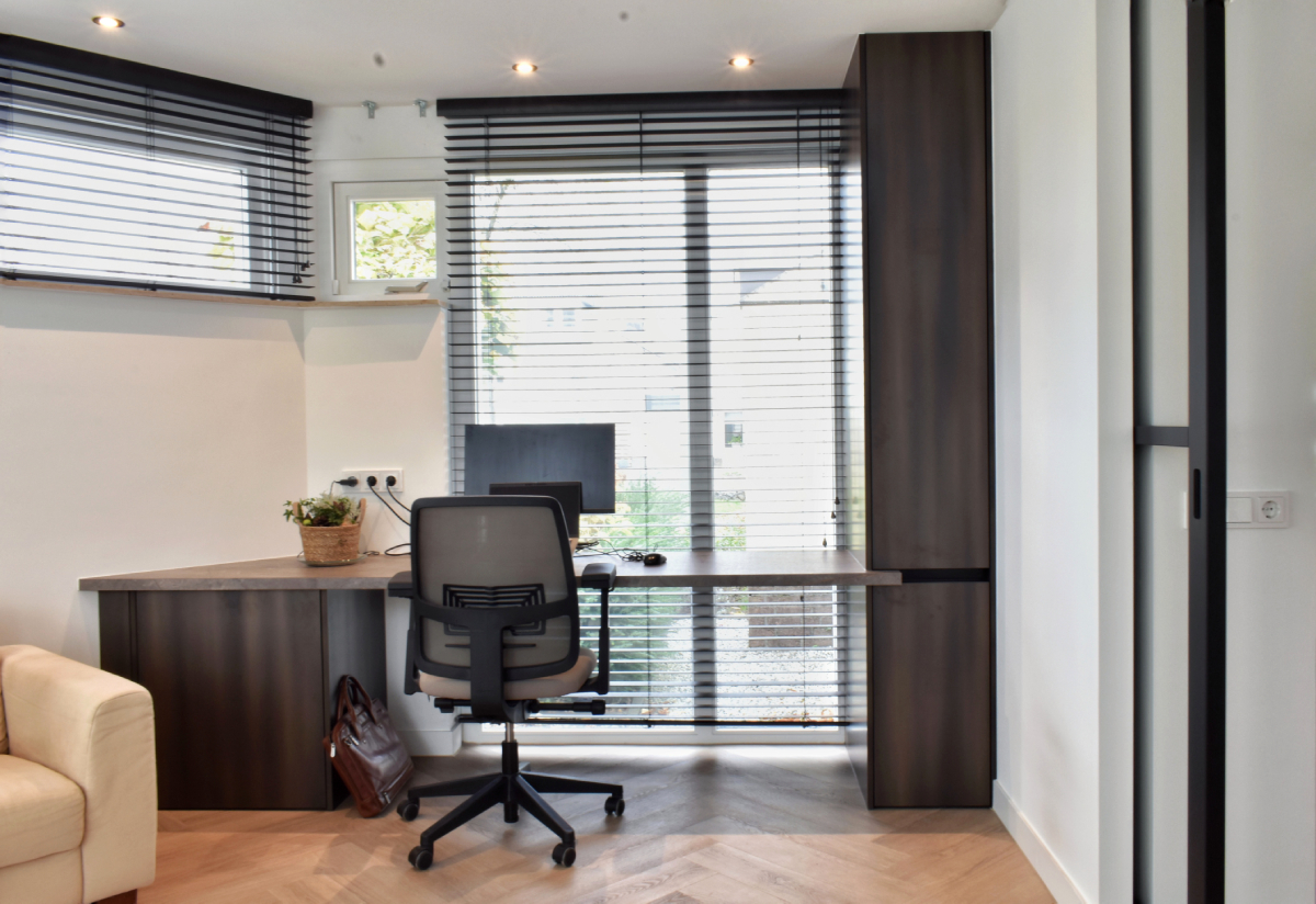 Foto: Warme maatwerkkeuken met organisch gevormd eiland  7 