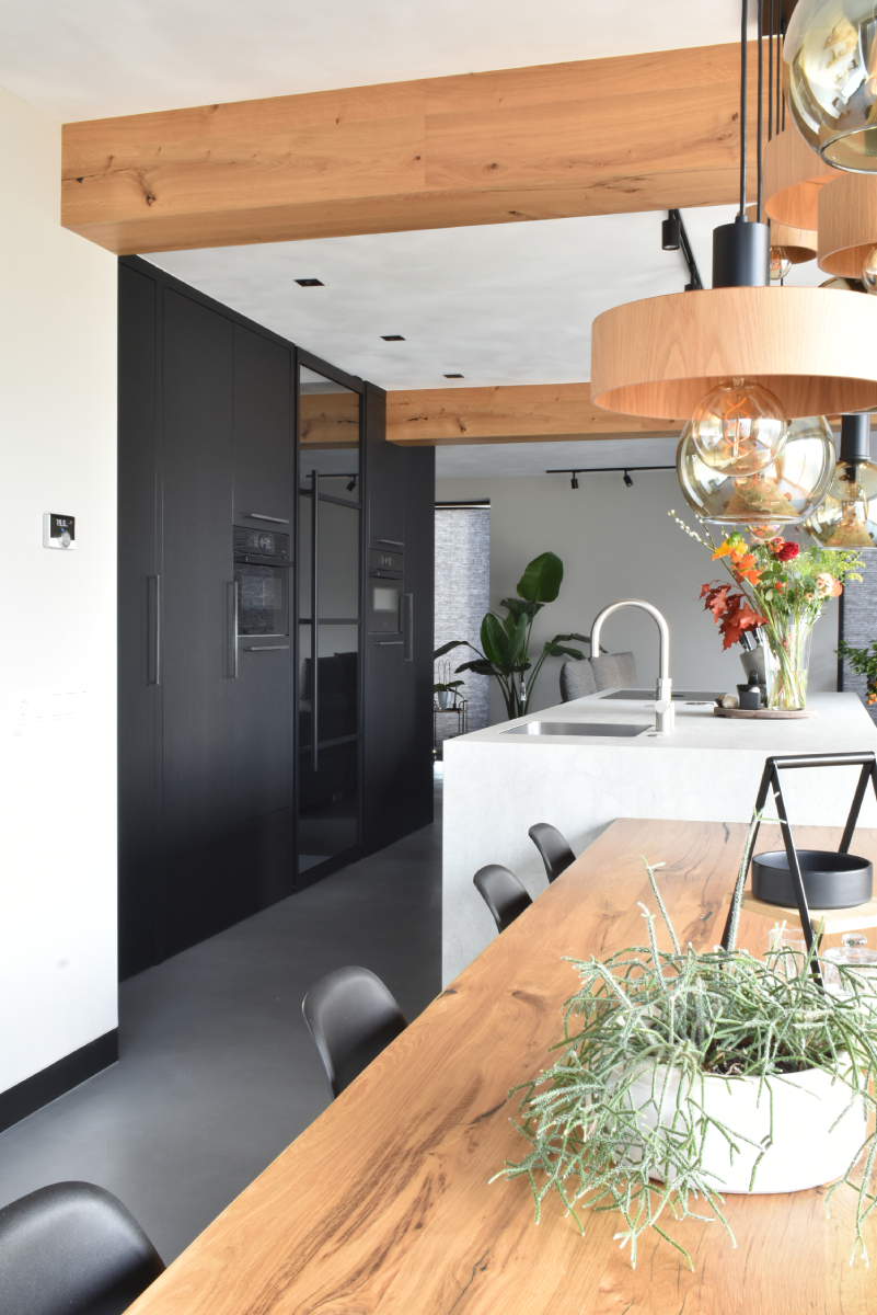 Foto: Totaal gerenoveerde woning met karaktervol interieur op maat  7 