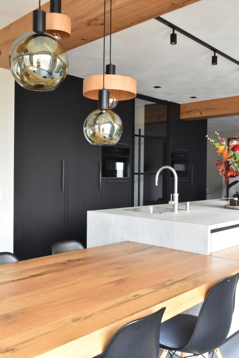 Foto: Totaal gerenoveerde woning met karaktervol interieur op maat  8 