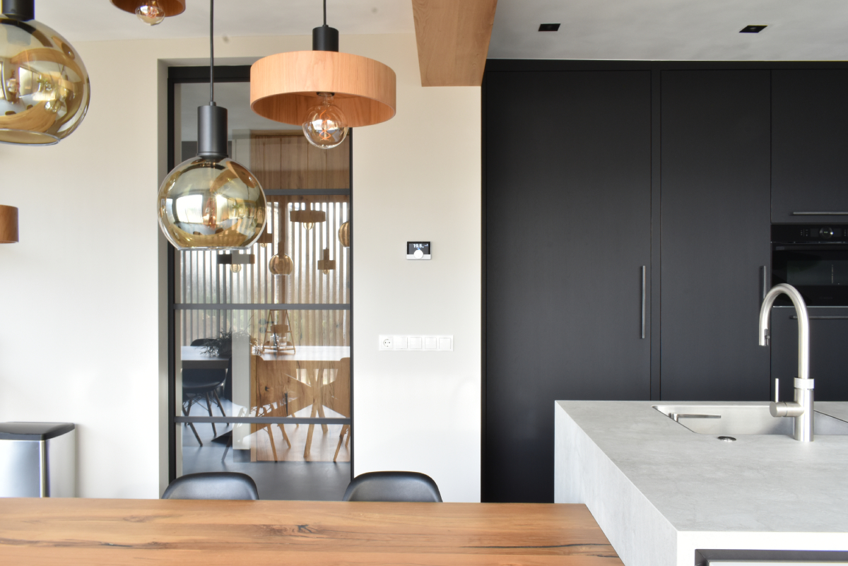 Foto: Totaal gerenoveerde woning met karaktervol interieur op maat  9 