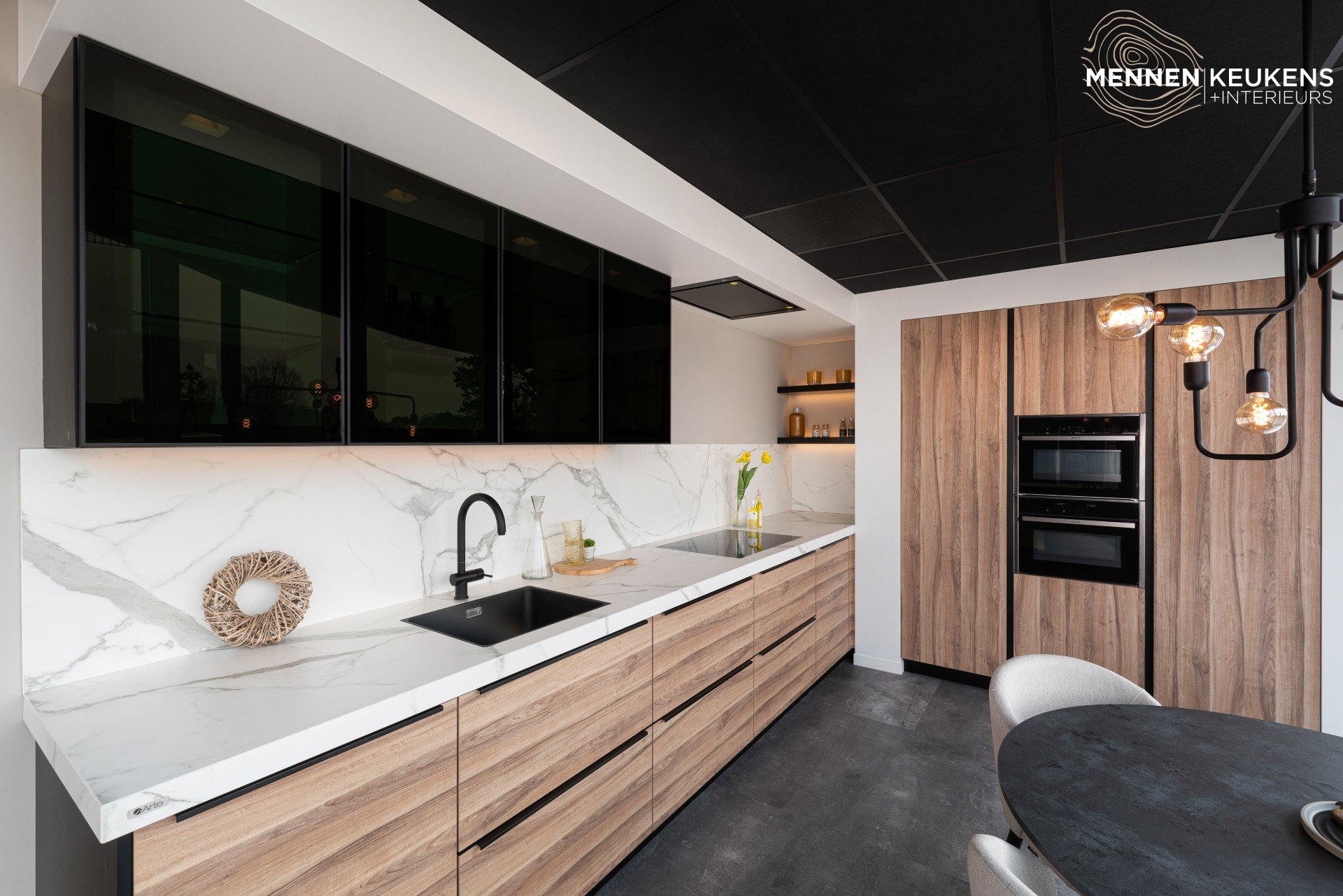 Foto: Mennen Keukens  Showroom keuken Monza  9  1 