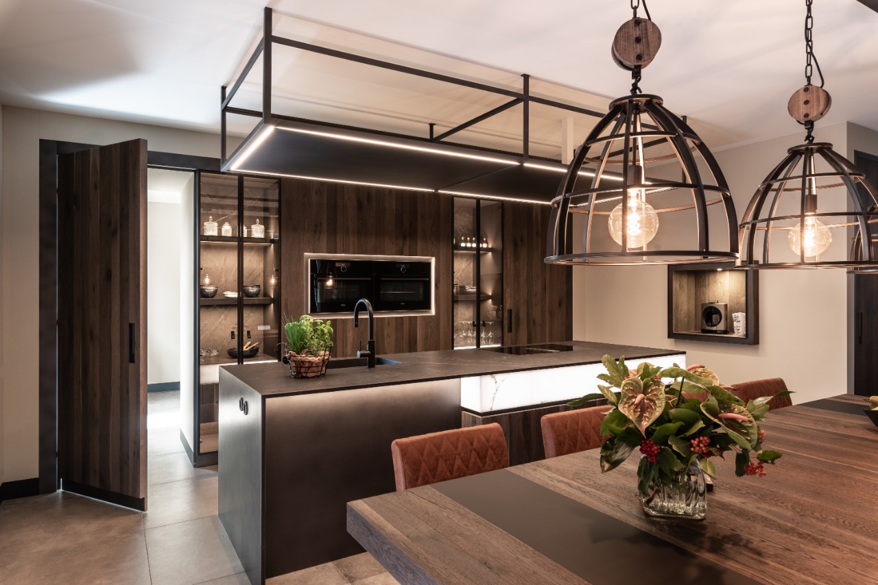 Foto: Mereno Verona Milano keuken overzicht deur open