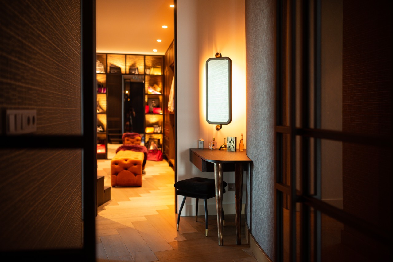 Foto: Mereno maatwerk interieur kaptafel en inkijk garderobe  4 