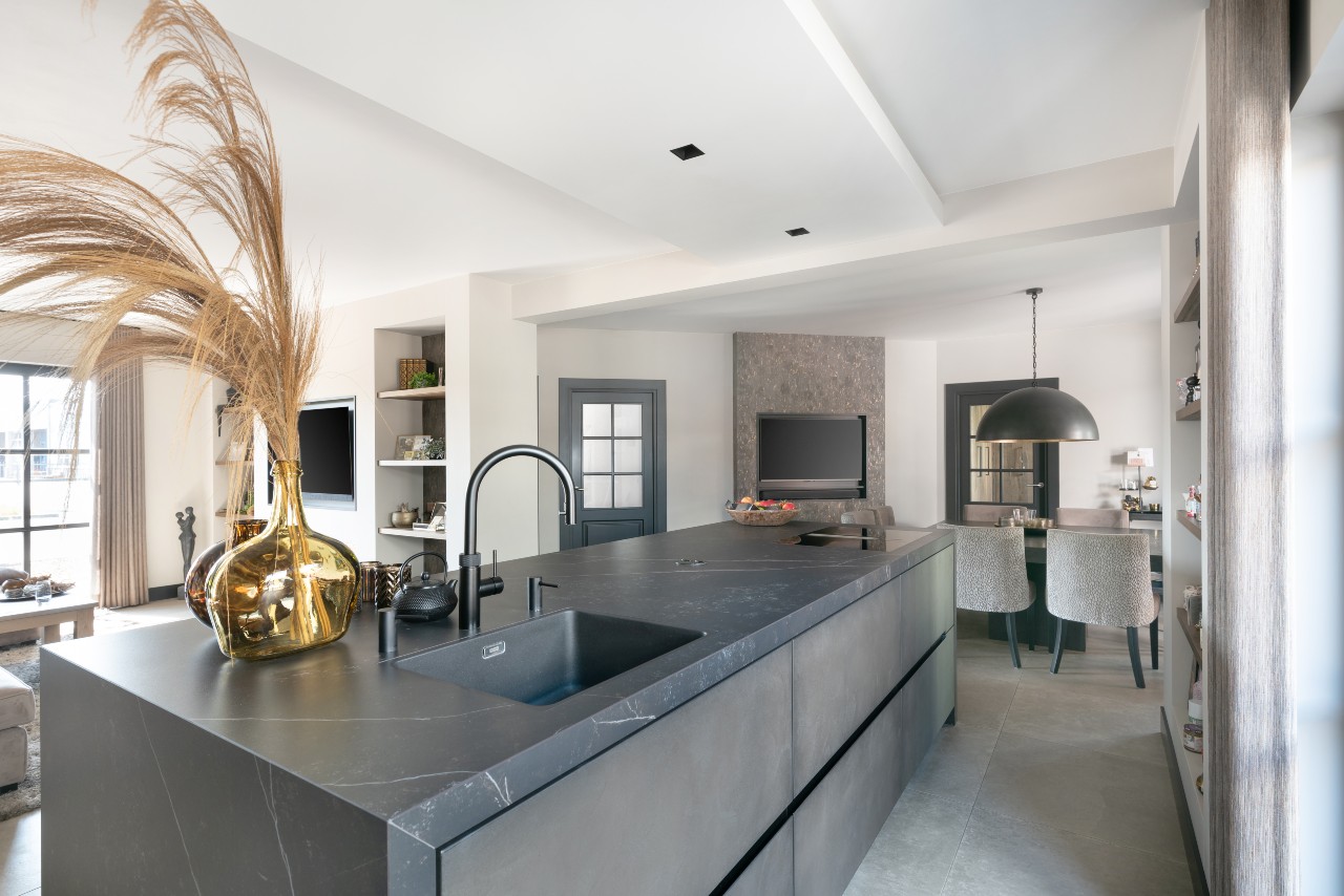 Foto: Sienna fineer noest met betonfronten dark grey  3 