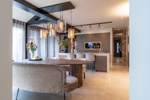 Foto : Volledig maatwerkinterieur met Mereno Monza als basis