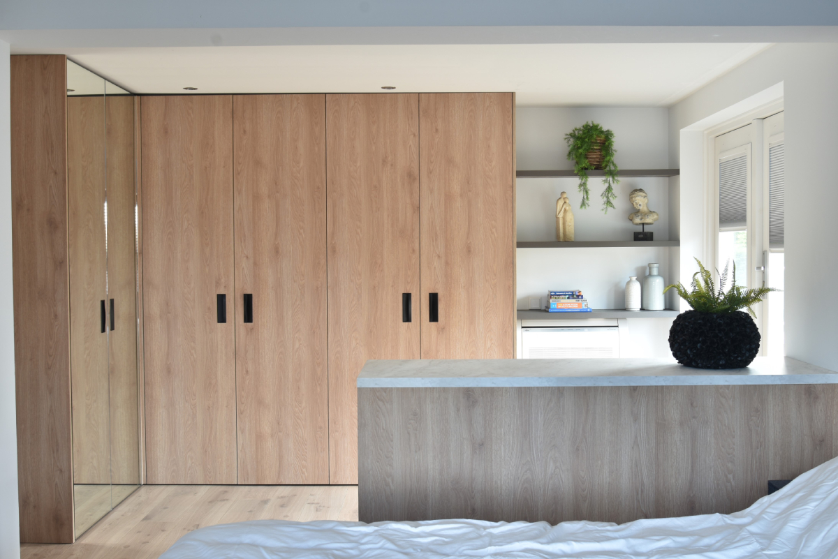 Foto: Modern totaalinterieur met stijlvolle lattenwand en maatwerk  10 