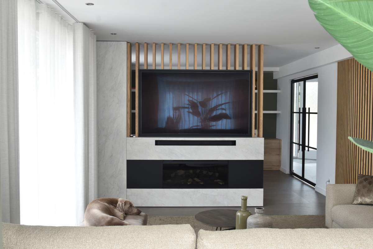 Foto : Totaalinterieur met stijlvolle lattenwand in moderne stijl